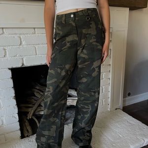 ⚡️ EDIKTED brand new without tags camo pants ⚡️